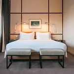 De Business & Hotel 4*