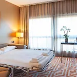 De Business & Szálloda 4*