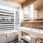 De Business & 4* Guimarães