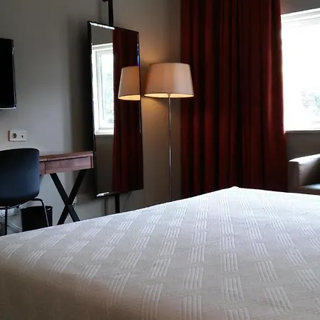 Hotel De Business & 4*