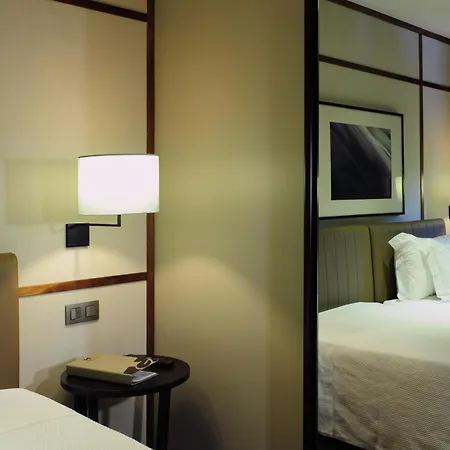 Hotel De Business & 4*