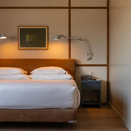 Hotel De Business & 4*