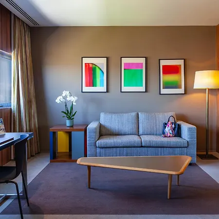 De Business & 4* Guimarães