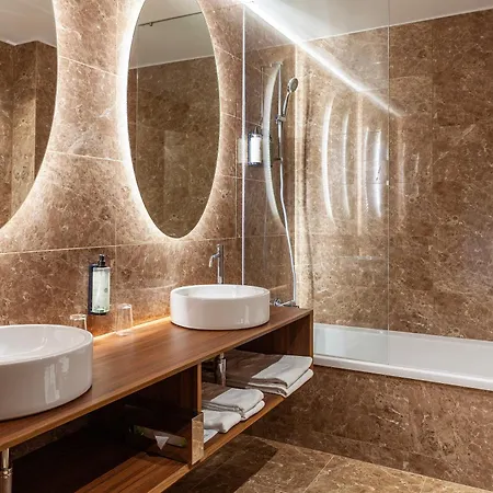 ホテル De Business & 4*