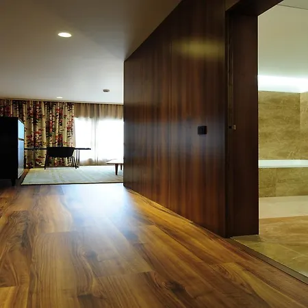 Hotel De Business &