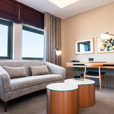 Hotel De Business & Guimarães