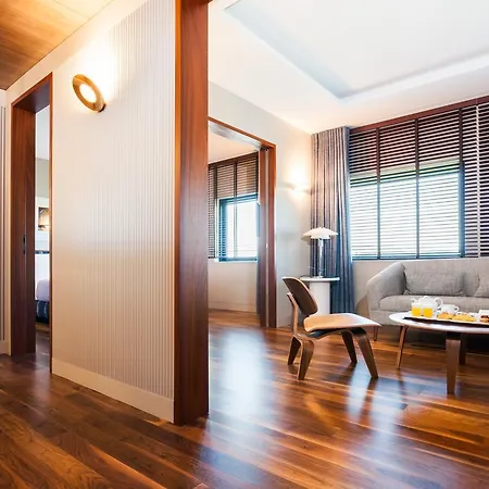 De Business & Hotel