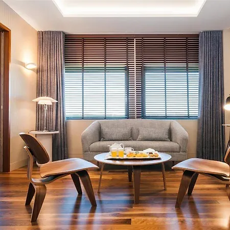 De Business & 4* Guimarães