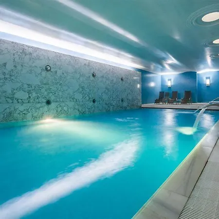 De Business & Hotel 4*