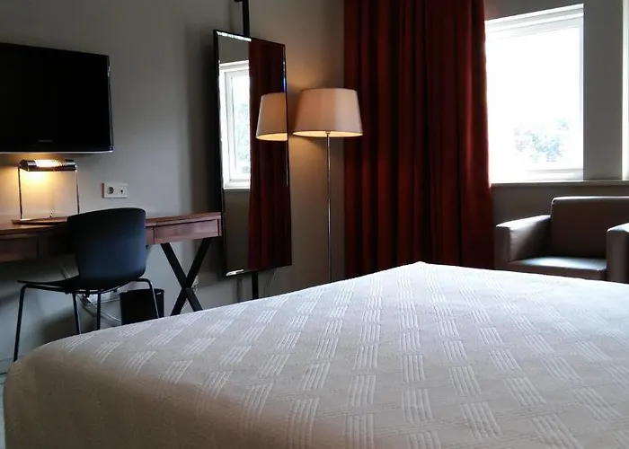 Hotel De Business & 4*