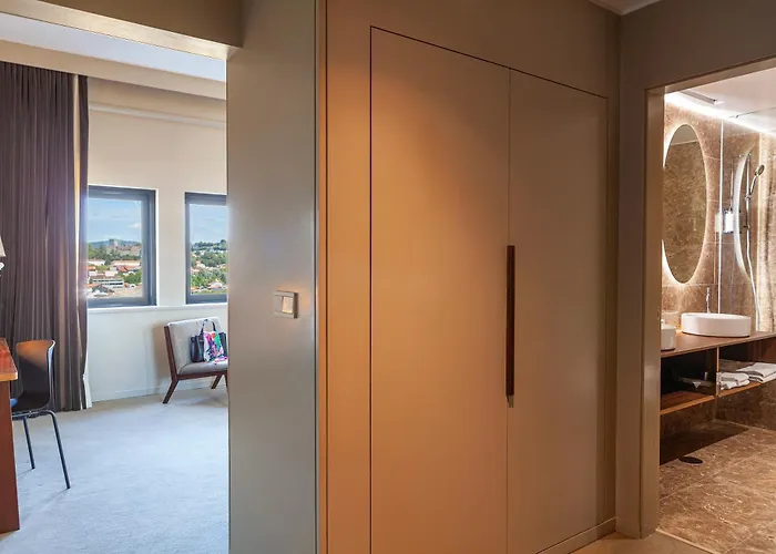 De Business & Hotel 4*