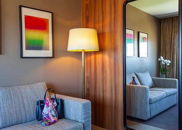 De Business & Hotel 4*