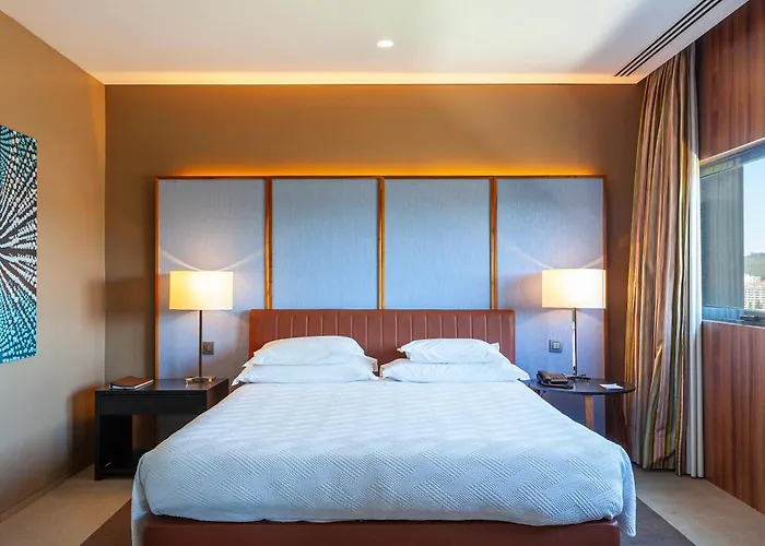 De Business & 4* Guimarães