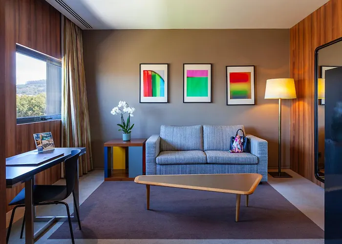 De Business & 4* Guimarães